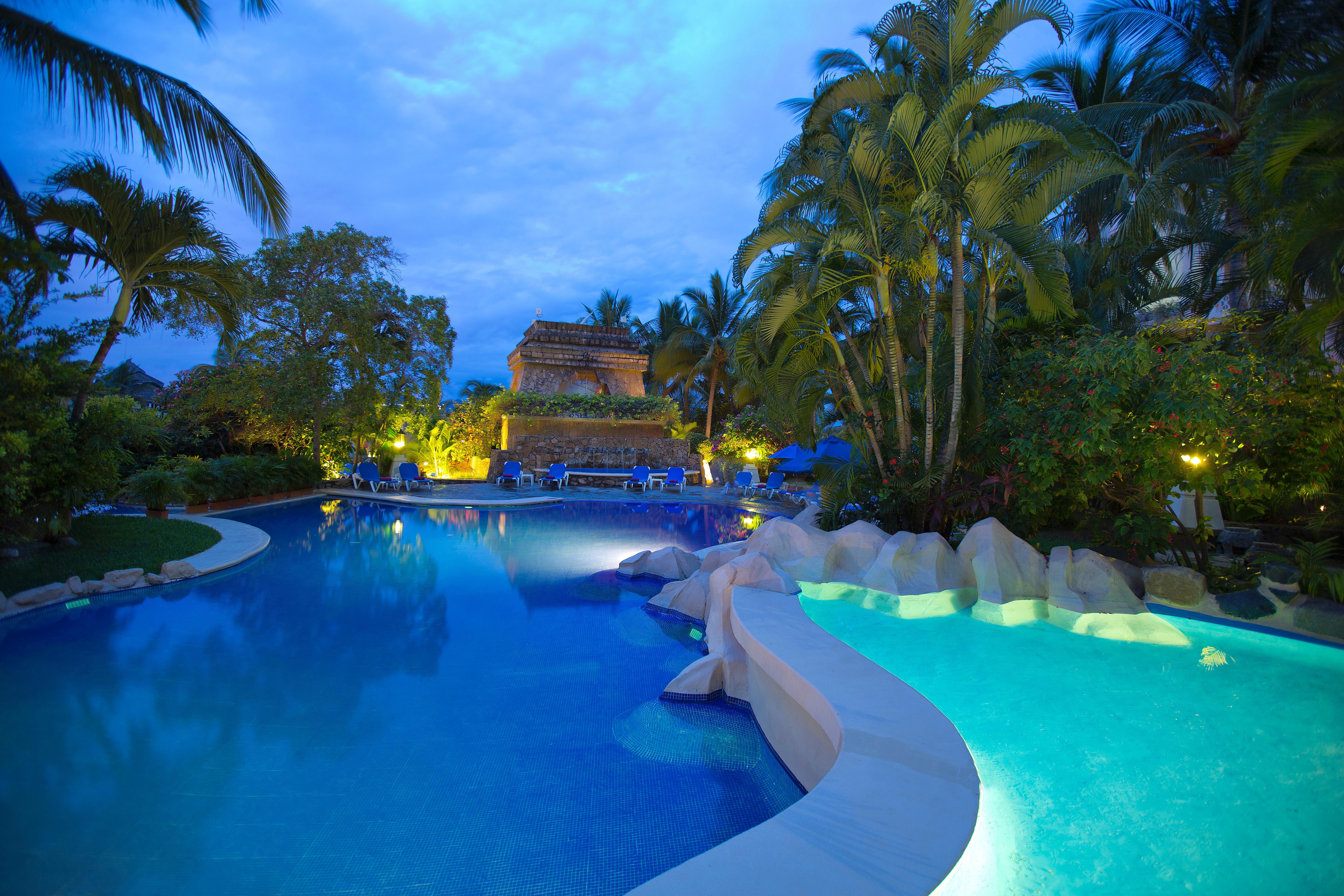 Barcelo Karmina Hotell Manzanillo Exteriör bild The swimming pool at the resort