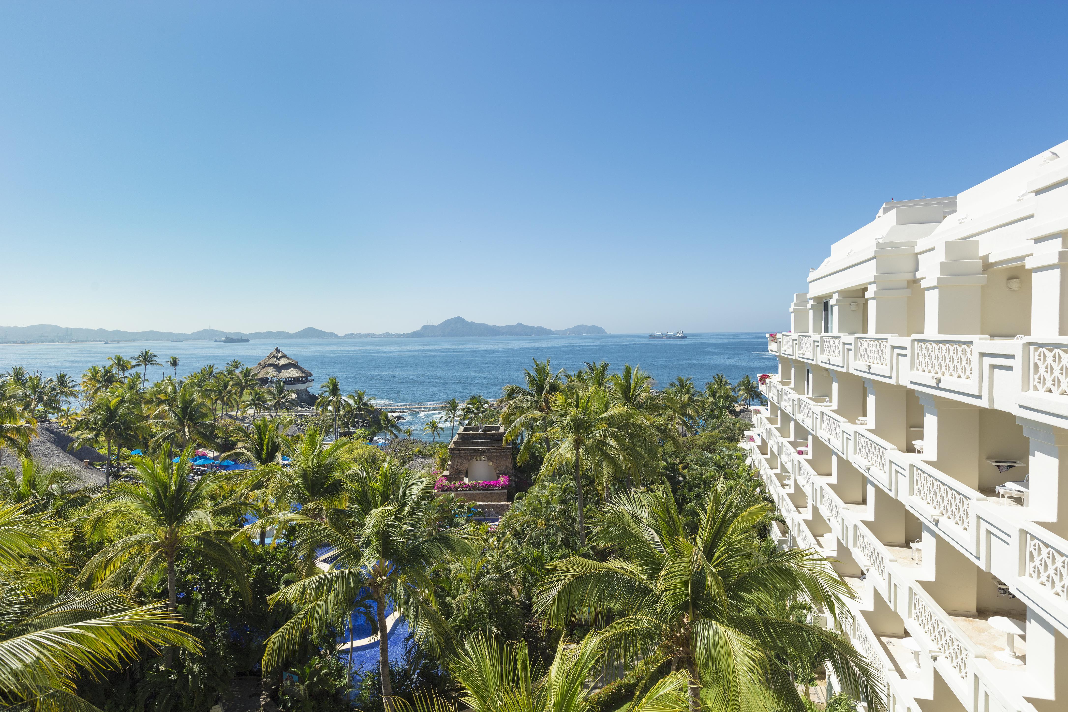 Barcelo Karmina Hotell Manzanillo Exteriör bild View of the bay from the hotel