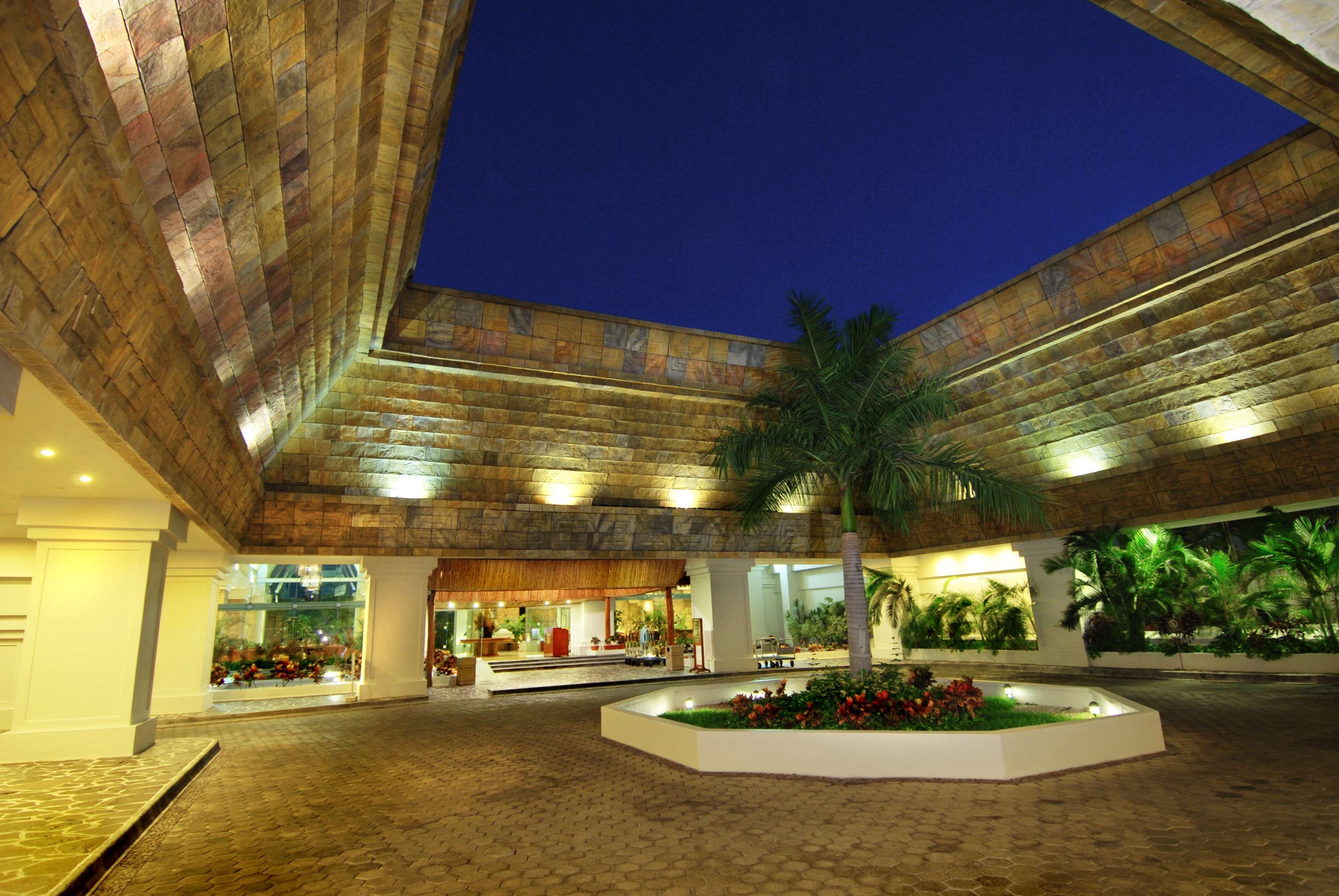 Barcelo Karmina Hotell Manzanillo Exteriör bild The lobby of the hotel